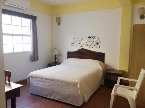 Easy Inn Hotel Easy Inn Hotel is perfectly located for both business and leisure guests in Belize City. Offering a variety of facilities and services, the hotel provides all you need for a good nights sleep. Facili