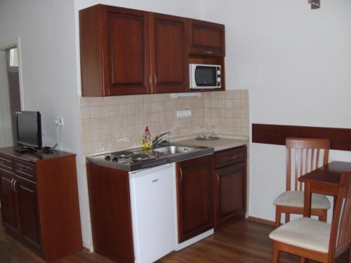 Kitchen, Szieszta Panzio in Pentekfalu