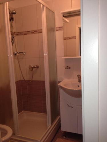 Rooms Grof, Tar (photo 10)