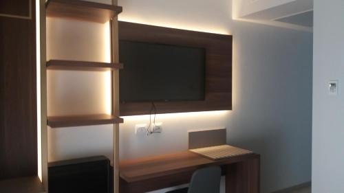 8room Hotel - image 3