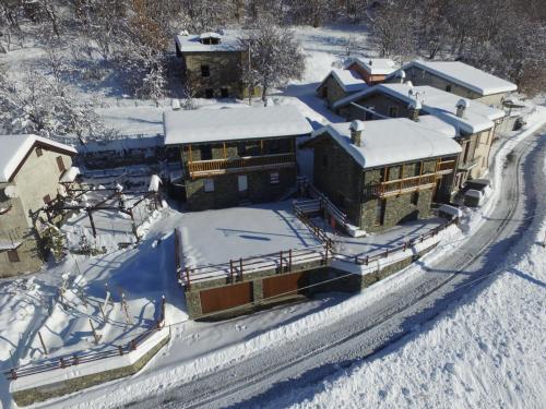 2 bedrooms, 3 beds