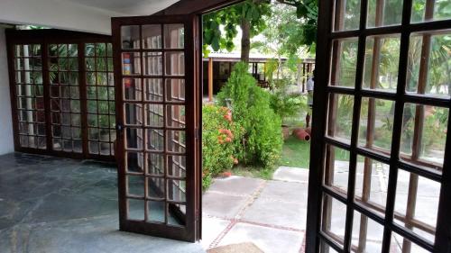 สวน, Flat Condominio Gaivotas Alcobaça BA a 100 metros do mar (Flat Condominio Gaivotas Alcobaca BA a 100 metros do mar) in อัลโกบากา