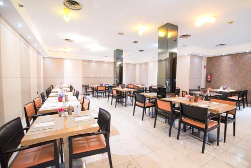 Restaurant, Petit Palace President Castellana in Salamanca