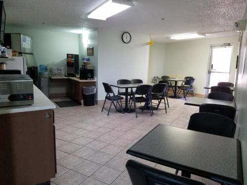 Simple Rewards Inn - image 9