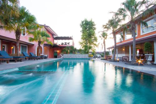 Swimming pool, La Villa Boutique Hotel (SHA Plus+) in Aranyaprathet