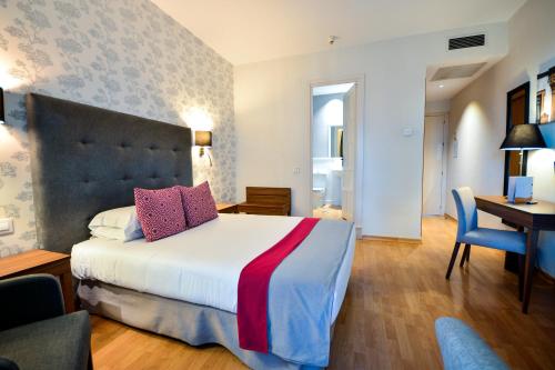 Hotel Oromana Hotel Oromana is a popular choice amongst travelers in Alcala de Guadaira, whether exploring or just passing through. Both business travelers and tourists can enjoy the hotels facilities and services