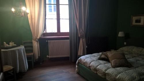 1 queen bed, 2 twin beds