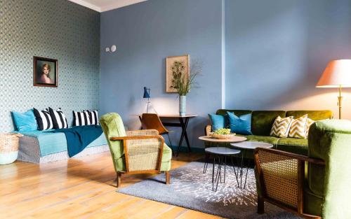 Brilliant Apartments Brilliant Apartments is perfectly located for both business and leisure guests in Berlin. The hotel has everything you need for a comfortable stay. Luggage storage, babysitting, family room, restauran