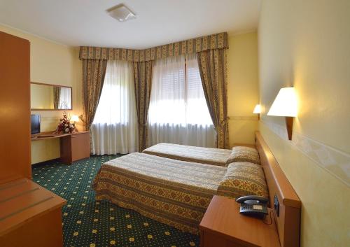2 twin beds