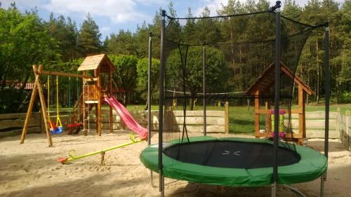Spēļu laukums, Agro Breza- domki letniskowe in Lipusz