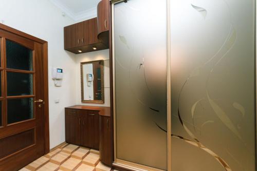 VIP 2 bedroms right near Khreashatik - image 14