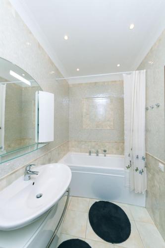 VIP 2 bedroms right near Khreashatik - image 2