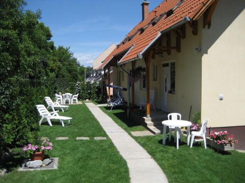 Kert, Lala Apartmanok in Balatonboglár