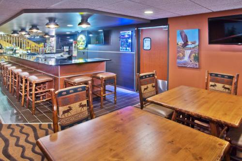 AmericInn by Wyndham Grand Forks - main image