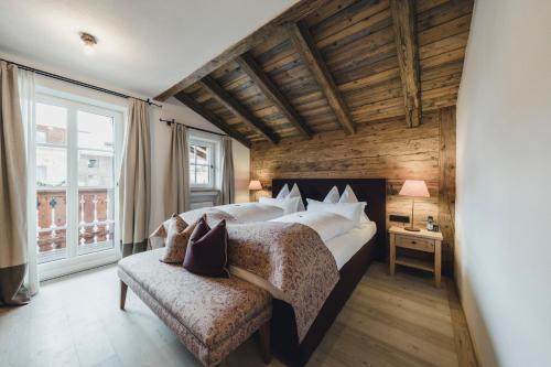 2 bedrooms, 4 beds