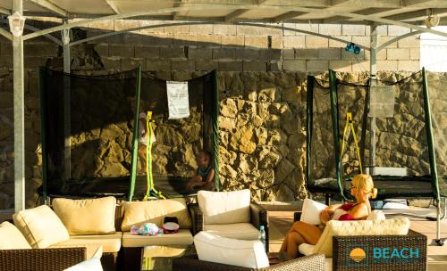 Beach Hotel - image 10