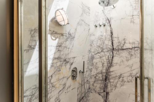 Room Mate Emir - image 3