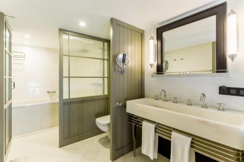 Room Mate Emir - image 4