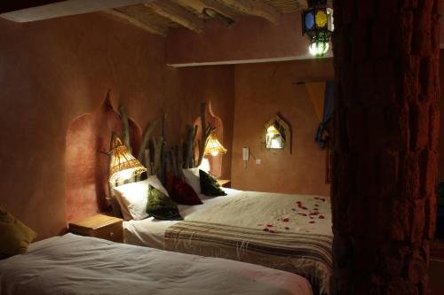 2 twin beds