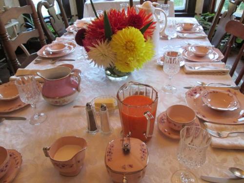 The Bridges Inn at Whitcomb House B&B - 식음료(F&B)