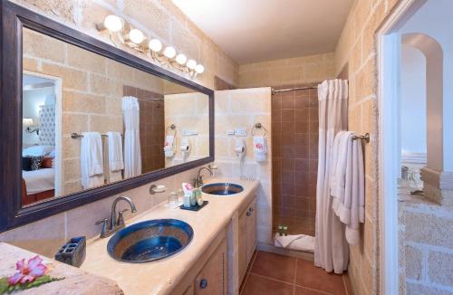 Suite, garden, hydromassage bathtub