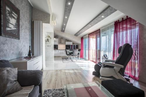 Apartments with a parking space Split - 12252