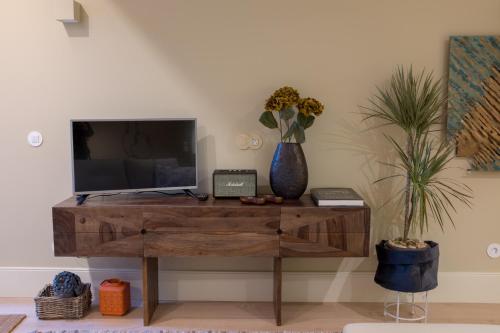 HOMEinTOWN Almada - Downtown Elegant Apartment - Terrace AC & WIFI, Porto (fotografie 5)