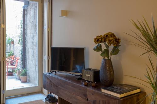 HOMEinTOWN Almada - Downtown Elegant Apartment - Terrace AC & WIFI, Porto (fotografie 4)