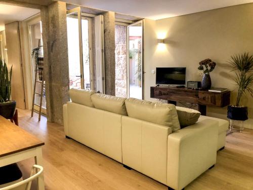 HOMEinTOWN Almada - Downtown Elegant Apartment - Terrace AC & WIFI, Porto (fotografie 3)