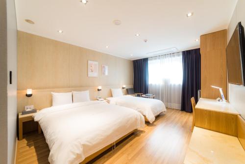 Special Offer - Deluxe Twin Room with Late Check-out at 15:00