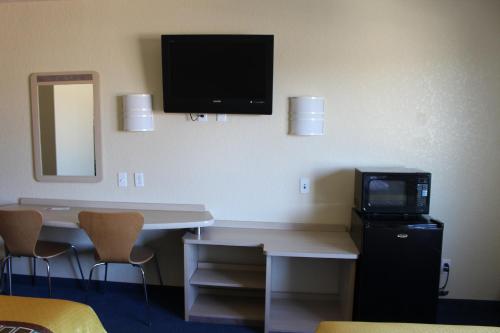 Wine Country Inn - image 2
