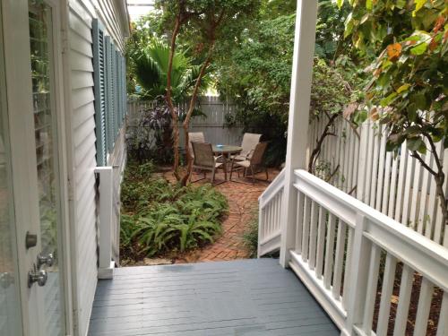 Paradise Inn - Adult Exclusive - image 2