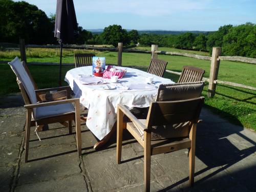 Moaps Farm Bed and Breakfast, welcome, check in from 5 pm - Accommodation - Danehill
