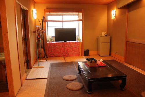 room detail thumbnail 1