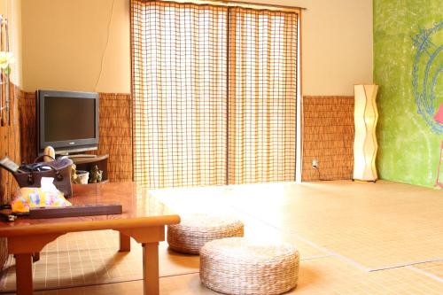 room detail thumbnail 2