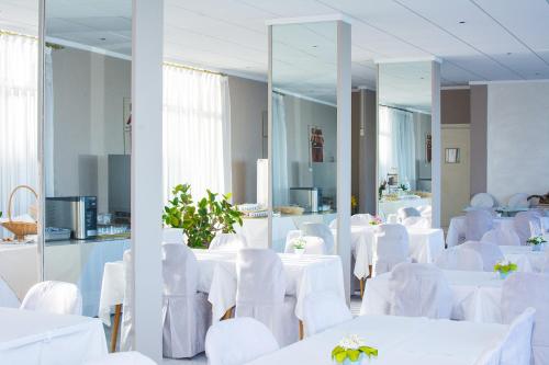 Hotel Roc E Mare - image 3