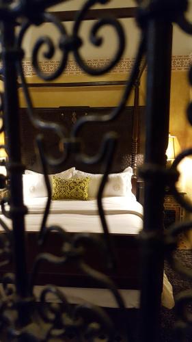 1 queen bed, 1 twin bed