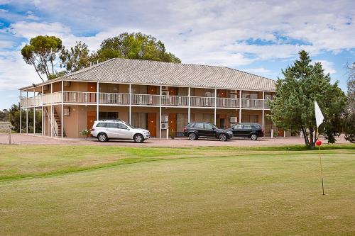 The Standpipe Golf Motor Inn