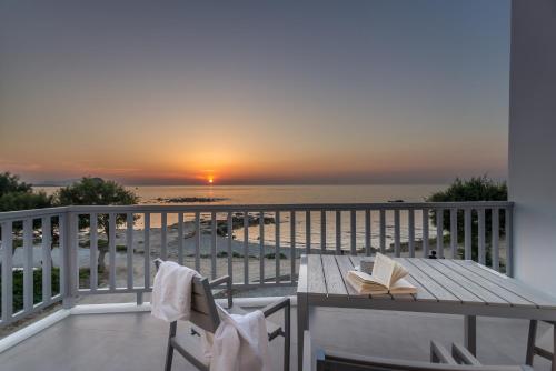 Milos Waves Luxury Apartments