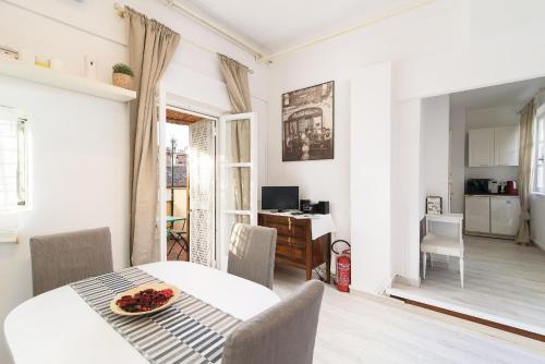 White terrace apartment navona, Rome (photo 6)