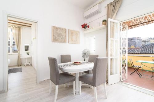 White terrace apartment navona, Rome (photo 7)