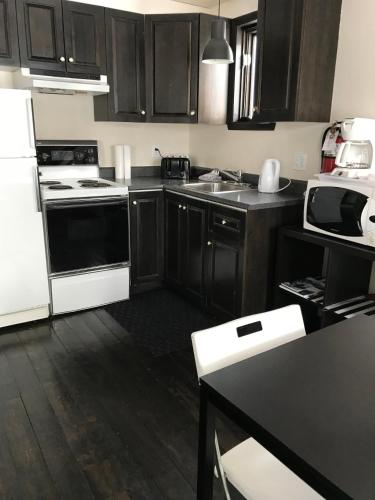 麥森切茲勞倫特旅館 (Maison Chez Laurent) in 聖於爾班(QC)