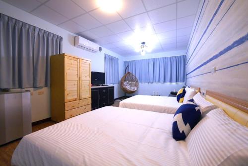2 double beds