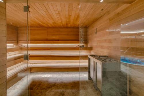 Grand Poet Hotel and SPA by Semarah