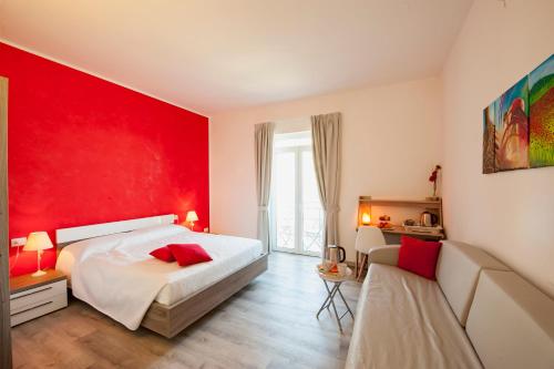 Deluxe Double Room with Balcony (Red)