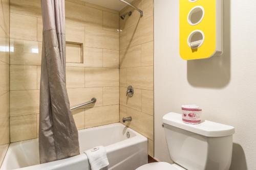 Motel 6-Oceanside CA Marina - image 2