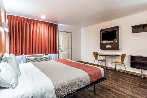 Motel 6-Oceanside CA Marina - image 5
