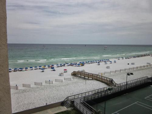 Holiday Surf and Racquet Club