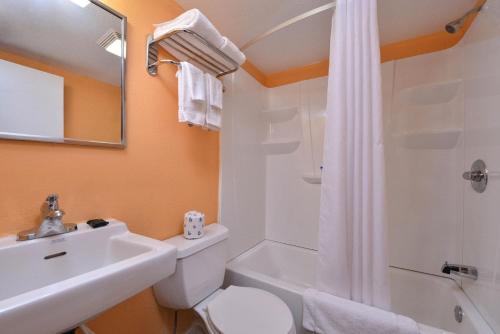 Media Inn & Suites 2