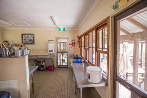 keuken, YHA Pittwater Eco, Sydney in Northern Beaches